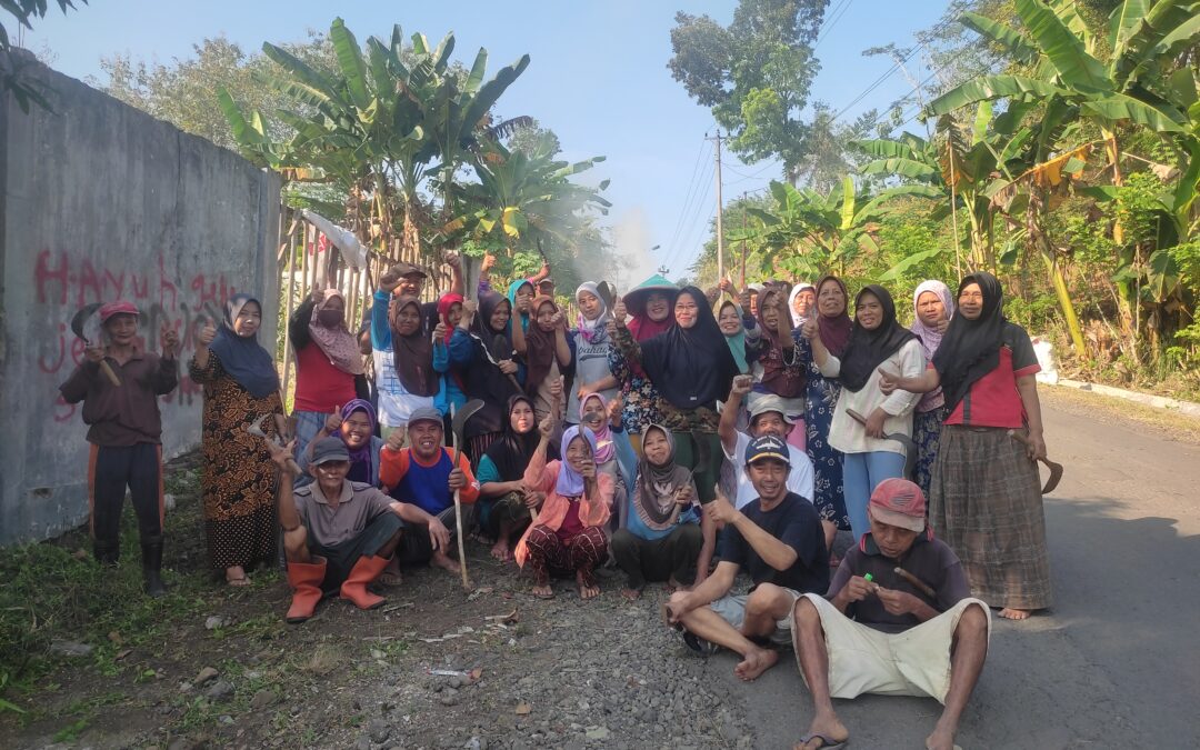 Jumat Bersih: Tradisi Gotong Royong Warga Cijoho RT 04/01 desa Tayem untuk Lingkungan Sehat