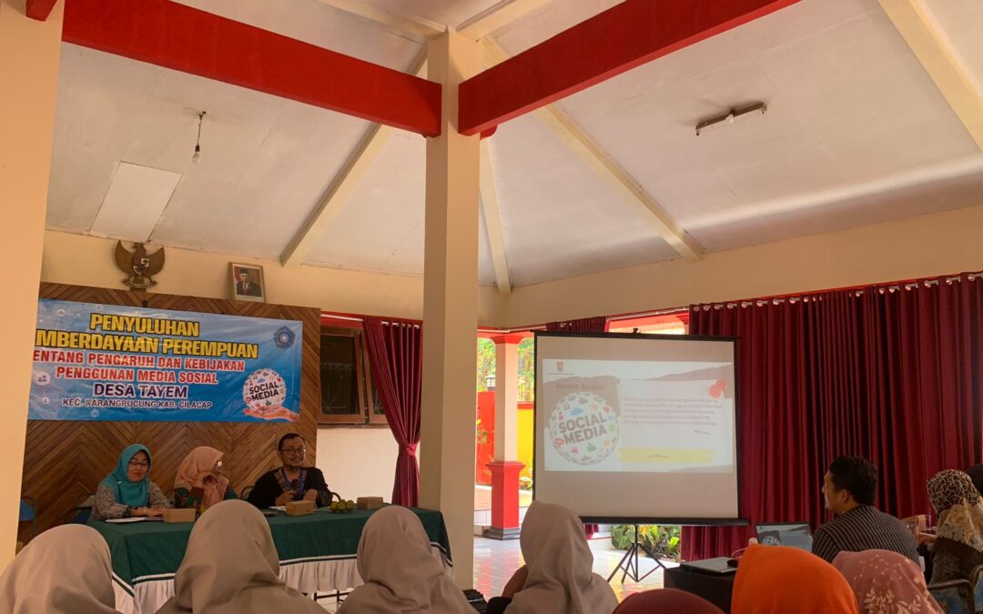 Penyuluhan Pemberdayaan Perempuan tentang pengaruh dan kebijakan penggunaan media sosial